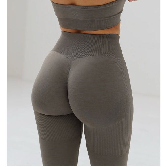 Lazuli Label Leggings - Picture 2 of 5